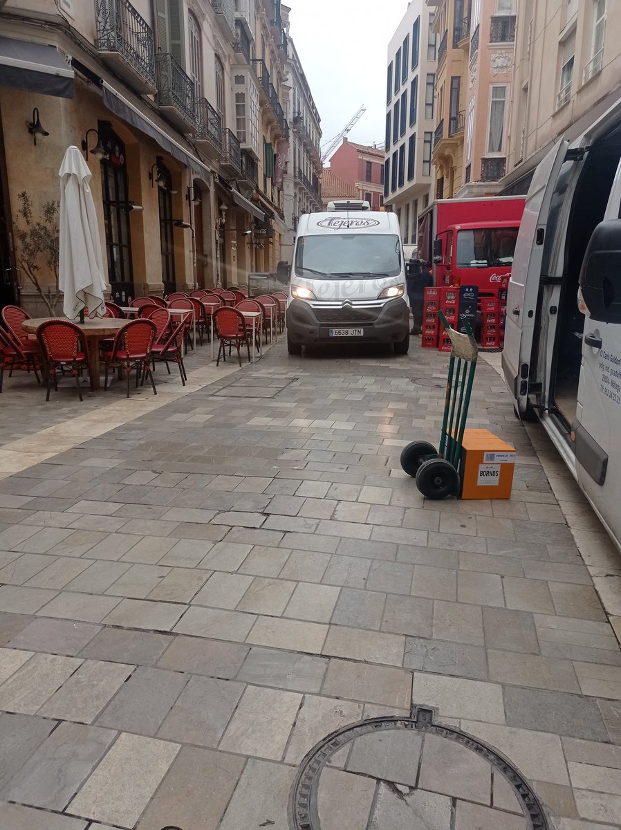 Porfi, por Nueva no. Porfi, fajardo no. Porfi, vallas para acotar. Porfi, aforad calles. Esto sí...