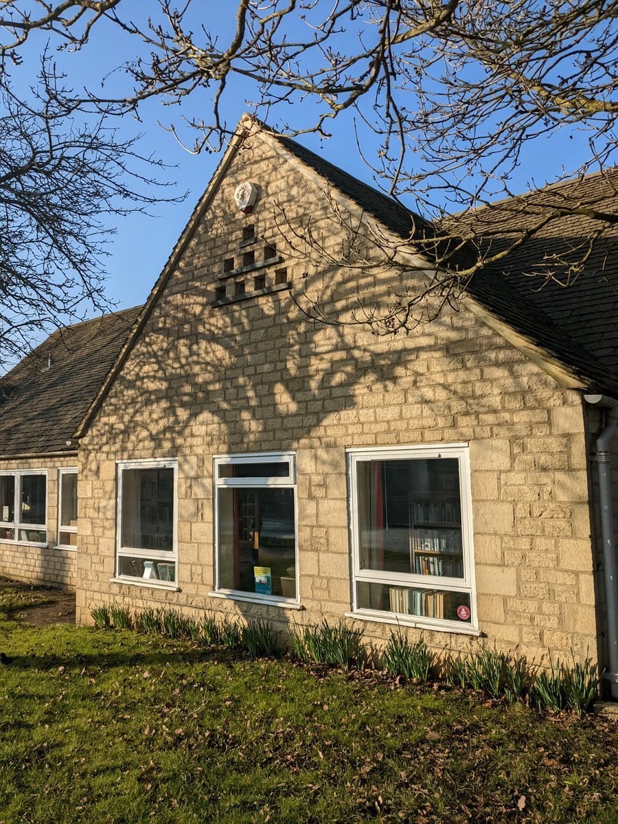 The daffodils may not be open yet but we are!

If you're looking for something to do with your little one this morning, we'd love to see you at Toy Time at 11am 🧸

#WorcestershireLibraries #BroadwayCotswolds