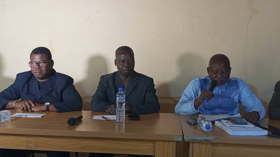 cantcheki's tweet photo. A Naki-Est,le rapport d'outil d'impact environnemental et social du projet d'adduction d'eau potable dans la commune de Kpendjal-Ouest 1 validé/ acteurs (PIDU,Mairie, services techniques)couplé d'une formation sur la gouvernance environnementale et sociale.#TgTwittos https://t.co/M0yuCpXgic