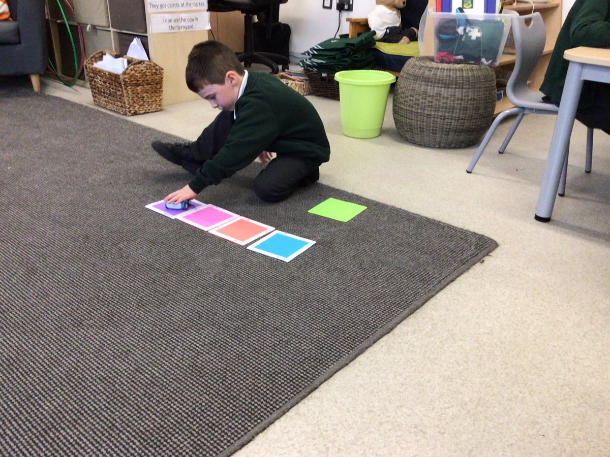 Yesterday we enjoyed a Hi-Impact robot workshop, the children played coding apps on the iPads, programmed the Code-a-Pillar, Indi robot cars and the Sphero 🤖 🚙 🐛 #UW #CLL #PSED