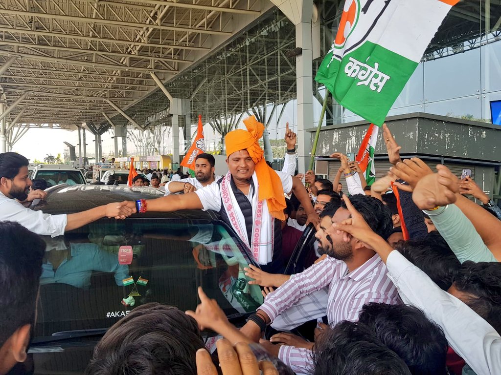 Cocopadhi's tweet image. छत्तीसगढ़ पहुंचे भारतीय युवा कांग्रेस के राष्ट्रीय अध्यक्ष आदरणीय @srinivasiyc जी रायपुर विमानतल पर युवा कांग्रेस द्वारा किया गया भव्य स्वागत।