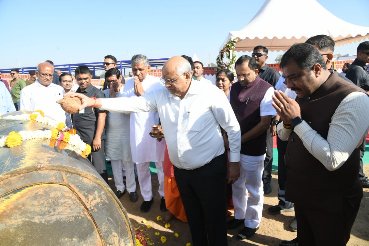 CollectorGnr's tweet photo. આજ તા.૧૭/૦૨/૨૦૨૩ના રોજ ગાંધીનગર તાલુકાના ખોરજ ગામ ખાતે માન. મુખ્યમંત્રીશ્રીએ ભૂમીપૂજન કરી રાજ્યવ્યાપી સુજલામ-સુફલામ જળ અભિયાનના છઠ્ઠા ચરણનો પ્રારંભ કર્યો. @CMOGuj @revenuegujarat @infogujarat https://t.co/RXAvMxvNEd