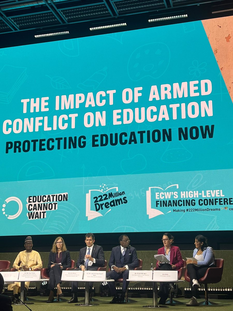 Tydelig tale fra barnedelegat Ana Sofia fra konfliktherjede Cauca i Colombia om viktigheten av å beskytte utdanning fra angrep og oppfordring til stater om å implementere #SafeSchoolsDeclaration #HLFC2023 @EduCannotWait