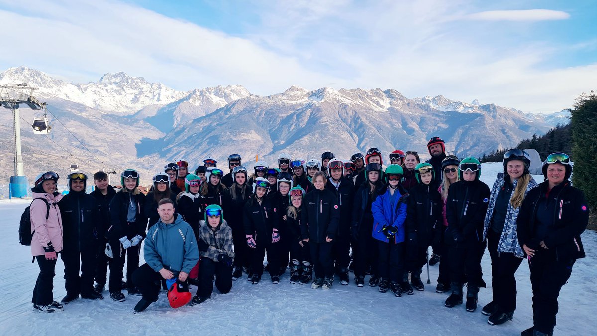 Last day group photo! #SKASkiTrip2023