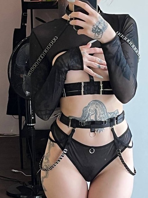 😏 https://t.co/b6m7XmYbKp<a href="/tag/%D0%BD%D1%8E%D0%B4%D1%81%D0%BE%D1%87%D0%B5%D1%82%D0%B2%D0%B5%D1%80%D0%B3"class="tags"><span>#нюдсочетверг</span></a>