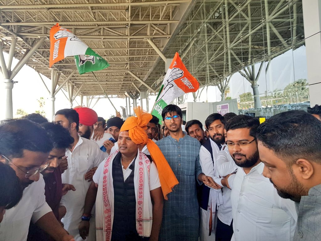 Cocopadhi's tweet image. छत्तीसगढ़ पहुंचे भारतीय युवा कांग्रेस के राष्ट्रीय अध्यक्ष आदरणीय @srinivasiyc जी रायपुर विमानतल पर युवा कांग्रेस द्वारा किया गया भव्य स्वागत।