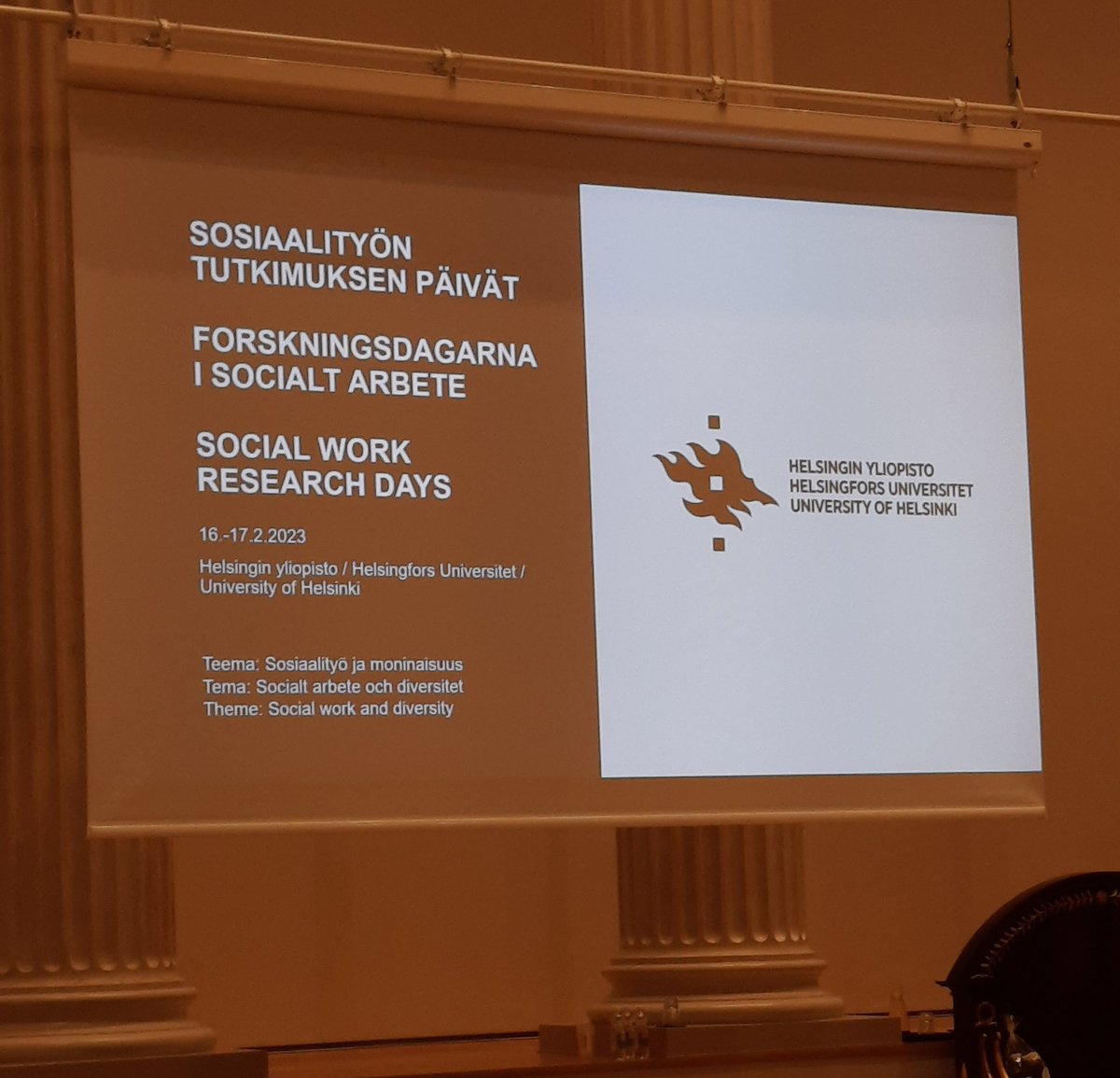 hannvuor's tweet photo. Hurjan mielenkiintoisia esityksiä sosiaalityön tutkimuksen päivillä! Nyt #hyvinvointialueet on näytön paikka tutkimusperustaisen tiedon hyödyntämisessä. #sttp2023 #moninaisuus https://t.co/zgsKv9RSWC