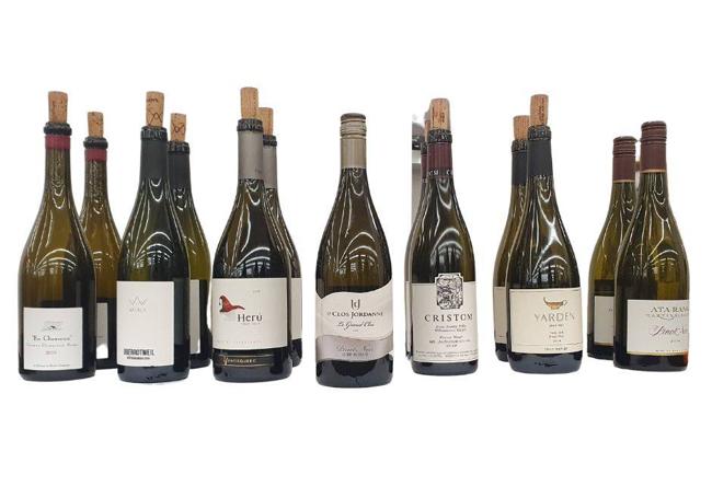 😎 "Recorrer el mundo con una copa de Pinot Noir" 🍷 
El sumiller  <a href="/Agustin_Trapero/">Agustin Trapero</a>  descubre 7 vinos de #PinotNoir de los cuales 3 figuran en nuestro catálogo. 😉 bit.ly/3ItaHrg vía <a href="/elcorreo_com/">El Correo</a> #winelovers #DistribuidoraVinos #ImportadoresVino  #VinosInternacionales