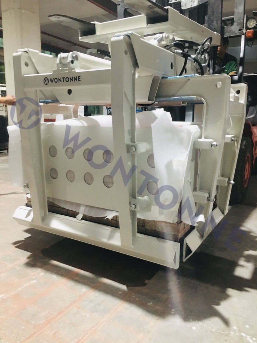 EileenC48215123's tweet photo. Everyone, look here, a bell-type block clamp, is different from a regular block clamp. Clamp with 4 side guard pads. Protect blocks from tipping during handle. 🚧 😀 👍 🏭 
For more details:
WhatsApp:https://t.co/TZJg2XPIrN
Eail: kacy.tang@wontonne.com
#cascadeattachments #clamp https://t.co/ilxAhWffMY