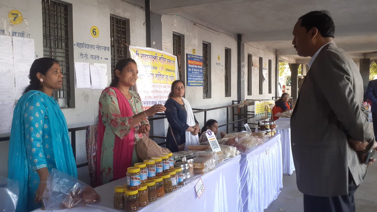 cydaindia25's tweet image. &apos;Nothing will work unless you put yourself out&apos;
CYDA &amp;amp; Persistent Foundation encouraged our women entrepreneurs of Nagpur to participate in an exhibition.

#CYDA #PersistentFoundation #Nagpur