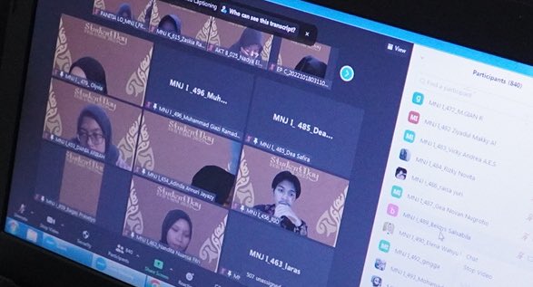 bemfeb_umm's tweet photo. [04 Februari 2023]

Student Day FEB 2023
Week 3✨

📍Online Zoom Meeting

- Talkshow Kewirausahaan dan Sosialisasi PKM -

Walaupun liburan harus tetep semangattt ya gaa🤩

@UMMcampus
 #UMMCampus #StudentDay2023 #BEMFEBUMM #AbiprayaCakrawala https://t.co/ZuzsOWLsaw