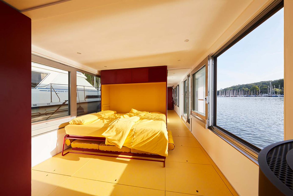 When priorities shift toward more sustainable solutions, self-sufficient living comes into focus. Crossboundaries has re-designed a solar-powered motorboat with high-end, scaled-down home characteristics to enable function as a ‘travelling nest’. lnkd.in/ehpUyGwP