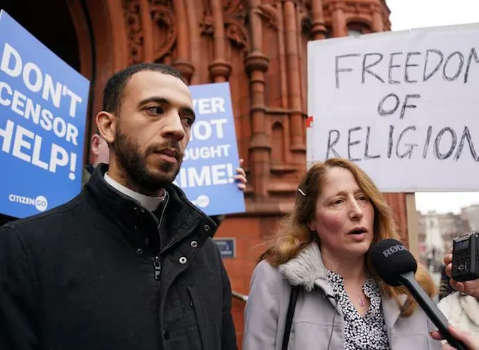 lanuovaBQ's tweet image. Isabel e padre Sean assolti, ma #pregare per la #vita resta rischioso

»🗞buff.ly/3EeWYC4