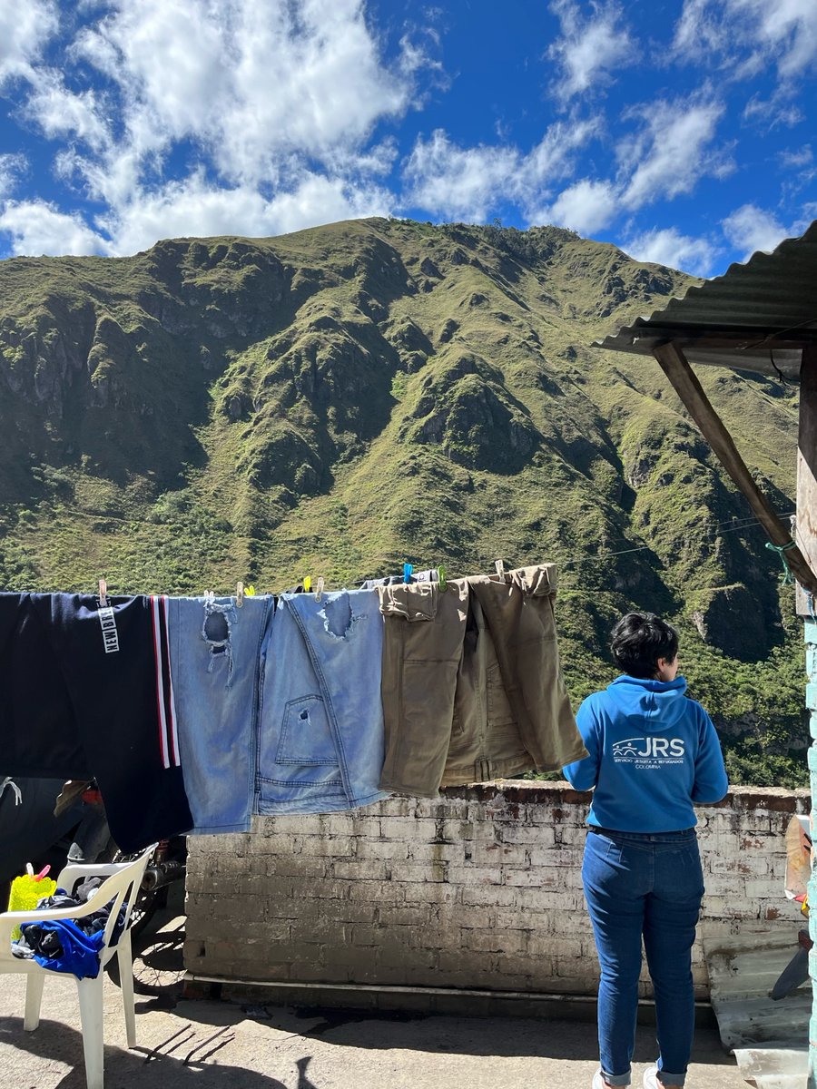🫂 Arnau Domingo, student from the #EsadeLawSchool, shares his SUD program experience in Pasto, Colombia. Working at an NGO hand in hand with people in need completely transformed him.
 This is what the #EsadeFamily is all about.
Thank you for your great work! 🙏