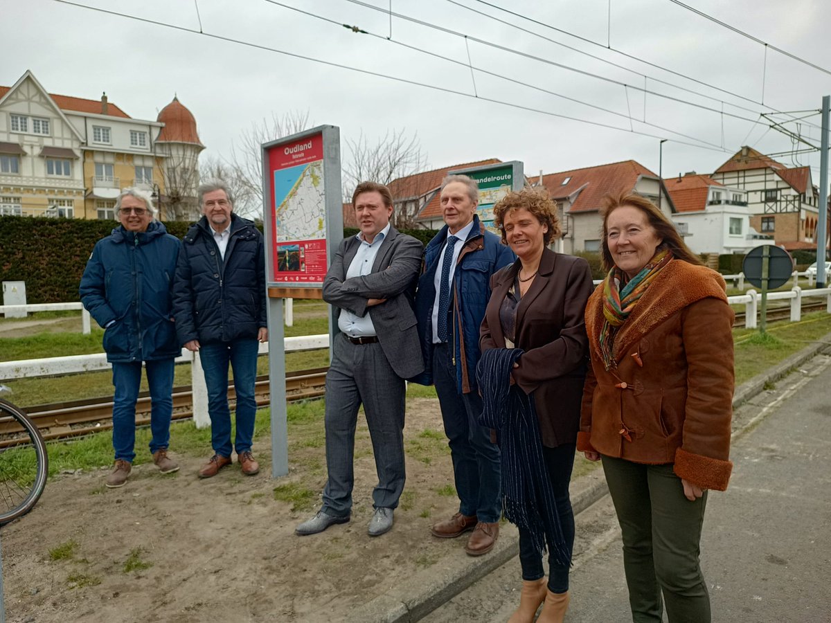 Westtoer's tweet photo. Maak kennis met de Oudlandfietsroute. Deze nieuwe bewegwijzerde route van 46,3 km loopt door De Haan, Bredene en Zuienkerke. Ontdek het hinterland van de kust en trap langs tal van bezienswaardigheden -> https://t.co/sZOb2xfco7 #visitwestvlaanderen https://t.co/pNn5glDsA7