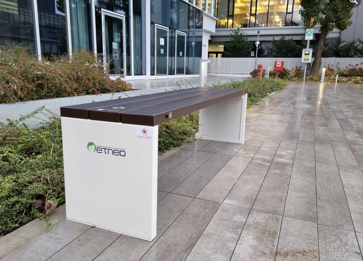 include_ltd's tweet image. #Steora in Milan.
The city known for art, history, architecture, and its incredible fashion scene, got the first Steora benches installed in front of the Il Sole 24 Ore group, an Italian national daily business newspaper. #smartbench #smartsolutions