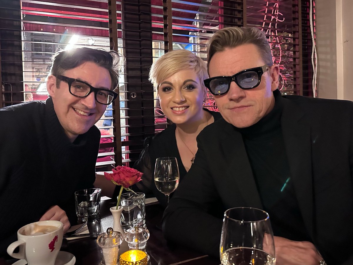 AgentDaeche's tweet photo. So glad i finally got to see TVA’s #DavidBoyle and his inimitable characterisations in @BestEnemiesPlay in its final week🎭👏 Lovely to share the evening with TVA’s @MckellMichael and to meet David’s children Maya & Daniel 🥰🍾🎈🍟xx plus a nice surprise to see @clarefossie 💕 https://t.co/58uuKlstQf