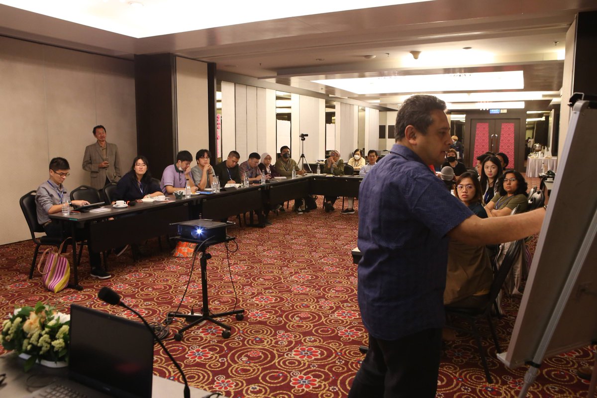 seameospafa's tweet photo. This morning on Day 3 (17 Feb) of the 3rd DRM Workshop for #SoutheastAsian Cultural Heritage, Dr Rohit, @ICCROM talks in depth about #disasterriskmanagement - factors, key terms, #climatechange, analysing disaster risks and strategies to reduce risks to #urbanheritage. #SPAFA https://t.co/YV3xgD3U6u