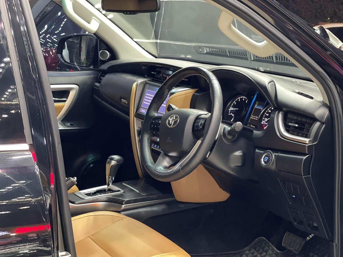 HsmMotors's tweet photo. #Toyota_Fortuner_2.7_VPetrol #Genuine_NewShape Bumper Sen
Model 2021 Islamabad Registered 2021
#PushStrat #Total_Genuine_Paint
#Genuine_Mileage Only 44000 Km
#Bumpers_To_Bumpers_Genuine
#Exchange_Possible
Rs: 139 Lac https://t.co/BWf5F25iEd