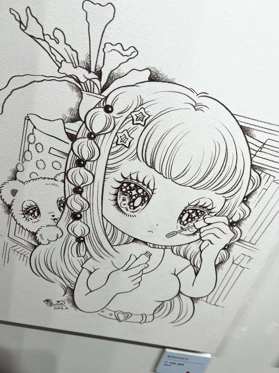 せきやゆりえさんの個展行ってきた!線が美しくて気持ちよくて「やべー」て独り言言いながら見てた。テンション上がったし元気出るしスッキリした気分になった。ハッピーな空間はやっぱ最高♡個展は日曜までだからまた行く予定☺︎エッセイ漫画もこれから拝読!楽しみ〜! 