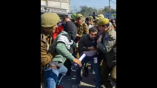 rowdybabyyy's tweet photo. Let us repeat this: We #KashmiriPandits PM Package Employees will nvr ever give up. We’ll fight strong with our head up high, with our feet on ground & with all the strength we carry within us.
Mr. LG J&K , You think you can get to us, but WE ARE MUCH STRONGER THAN YOU THINK. https://t.co/lYqaDxe4Fm