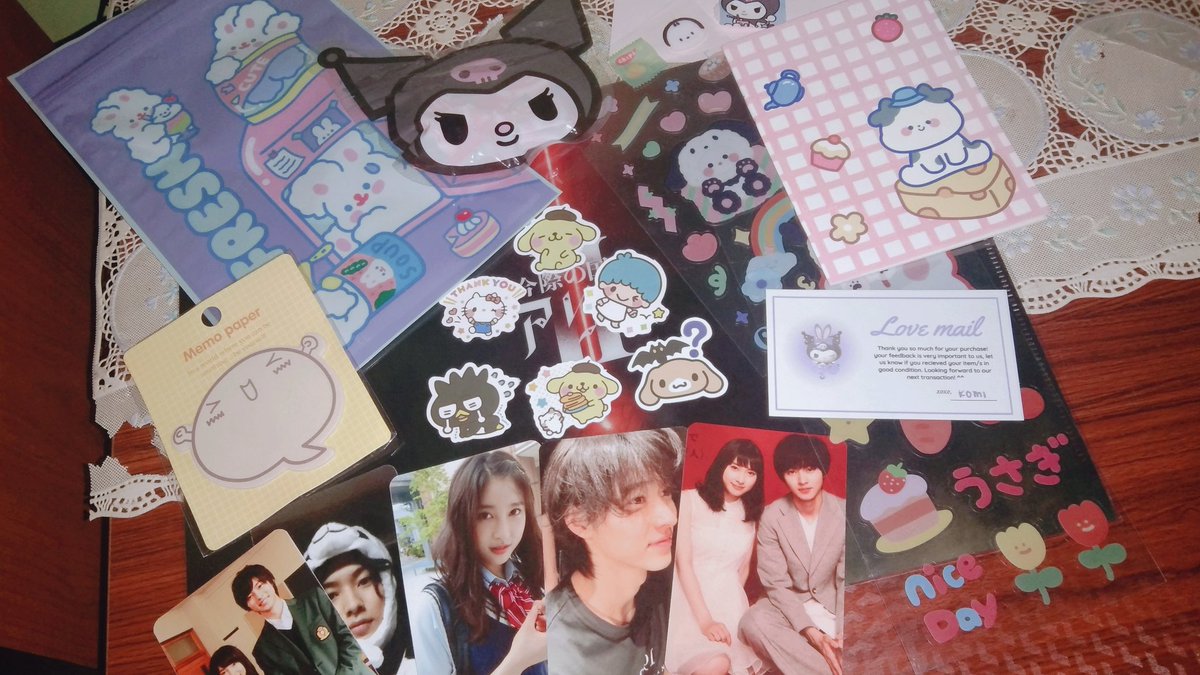 pakwansheyk's tweet photo. My Arisusagi clear file came in today omg!!! First official AiB merch 🃏 Thank you @taokidoki for handling our orders well and for the wonderful freebies 🥰🥰 https://t.co/dlDdU8jxPa