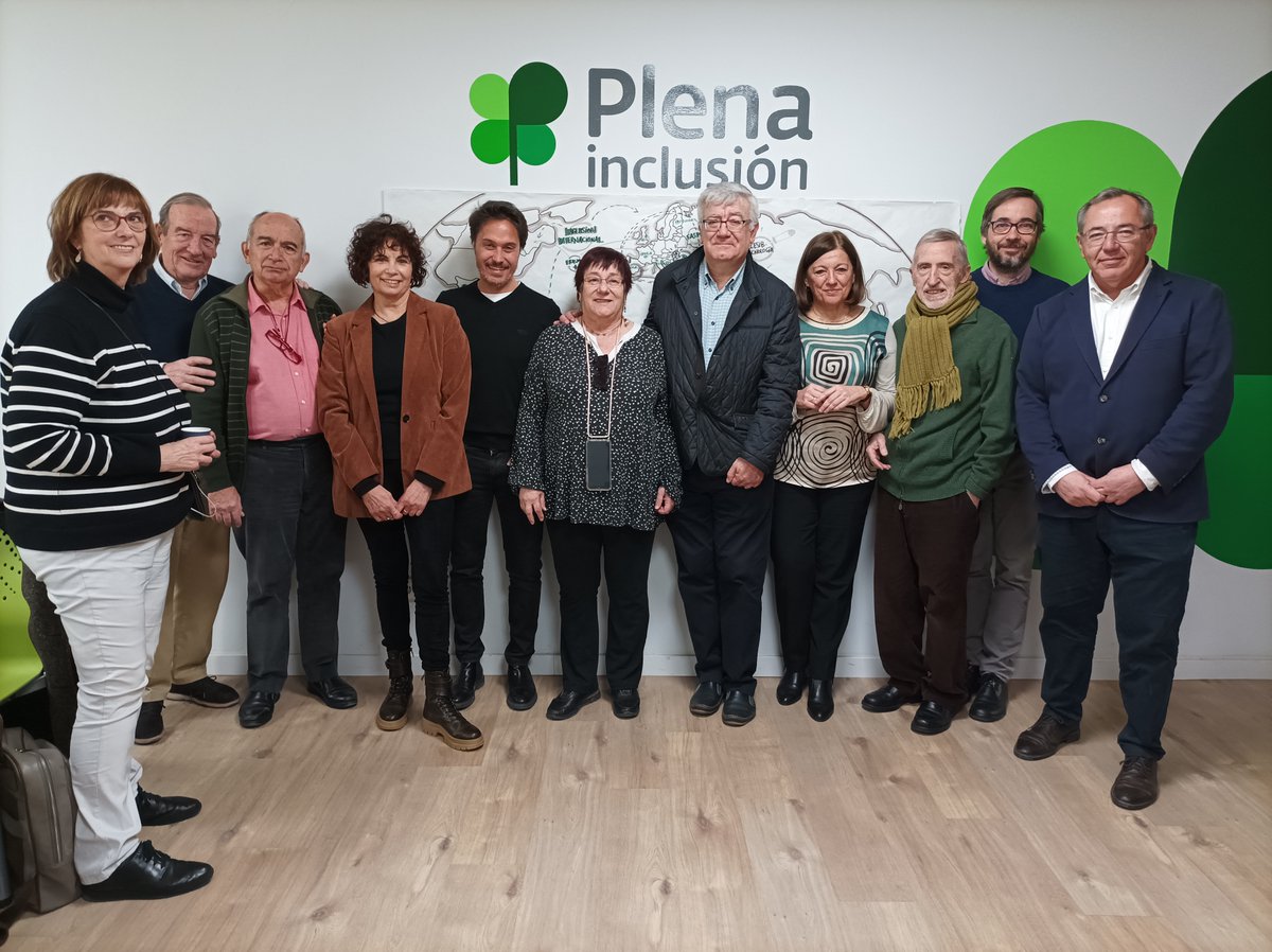 🆕Se reúne  el Comité de Ética de Plena inclusión para rendir homenaje a dos de sus miembros con mayor trayectoria, Nines López y Paulino Azúa, que dejan este órgano consultivo de la confederación.

🍀Sus 12 componentes asistirán después al seminario online de Xabier Etxebarria.