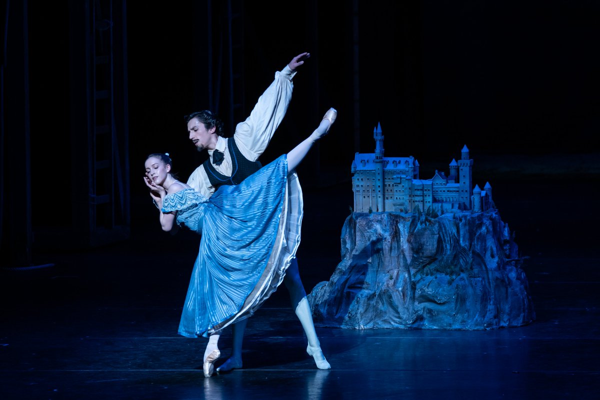 hamburgballett's tweet photo. #lastnight we got to see a whole bunch of role debuts in John Neumeier´s "Illusions - like Swan Lake". Among them Charlotte Larzelere as Princess Natalia, Ana Torrequebrada &amp; Alessandro Frola as Claire and  Alexander and Félix Paquet as Man in the Shadows. 📸@kiranwest https://t.co/CU5st72nV2