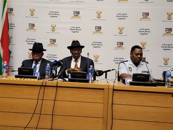 IanCameron23's tweet photo. How safe do you feel when you see this photo? These are the fellows 'leading' South Africa's fight against crime. Their stats show that this year we'll have the worst murder rate in almost 30 years with 28 000+ murders. Currently 3 people are killed every hour in SA. #crimestats https://t.co/d0En8gl4bv