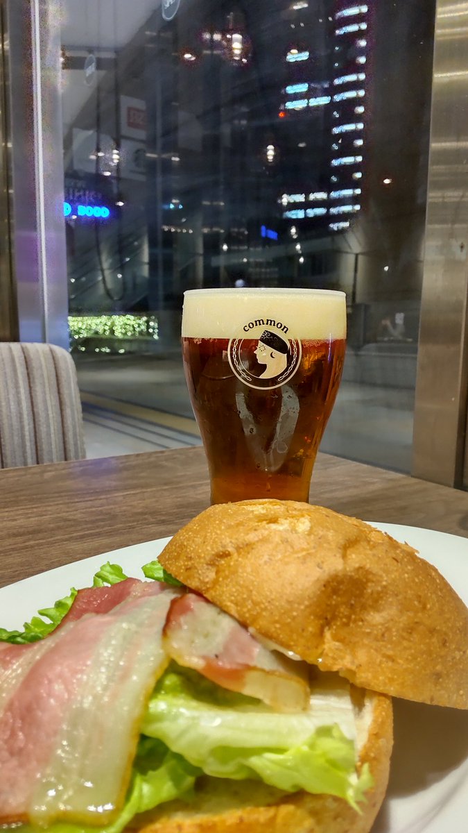 nomi_n_cyu's tweet photo. ローターベルグ マイスター
同じく
#commoncafe オリジナルビール✨
ベーコン アボカド サンドで2杯目の🍻 https://t.co/qdRcwd3AVH