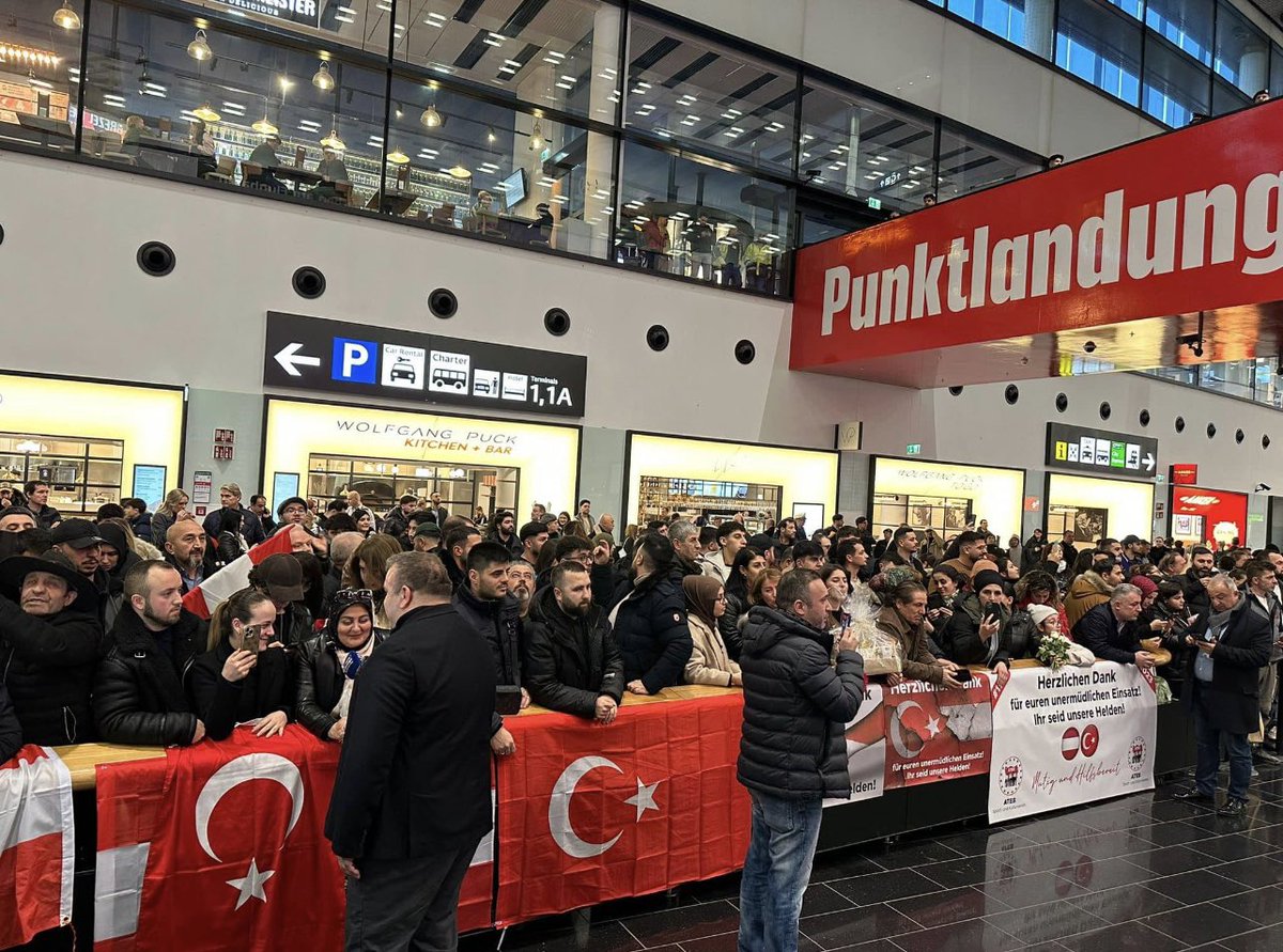U_I_DBregenz's tweet photo. Es fehlen uns Worte Danke zu sagen
Danke Danke Danke
🇦🇹🇹🇷 #bundesherr #AFDRU @Bundesheerbauer @vanderbellen @karlnehammer @U_I_D https://t.co/168lwDEbRy