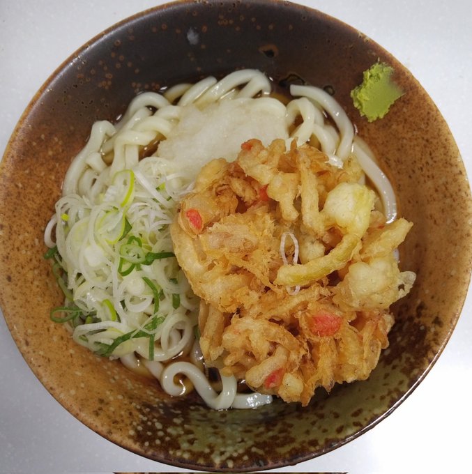 今日はおうどんをいただいてもいいんじゃないかしら曜日。
なんとなく冷やしで。
もう夏かしら。 