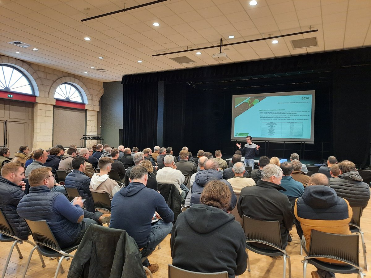 GroupeIsidore's tweet image. Le @GroupeIsidore informe et accompagne ses clients agriculteurs, viticulteurs et éleveurs sur la PAC 2023-2027 et ses nouvelles règles 🌿📋
Ces 2 réunions ont réuni plus de 100 clients et ont été animées par Nicolas Pugeaux du @gs_naca
#PAC #agriculture