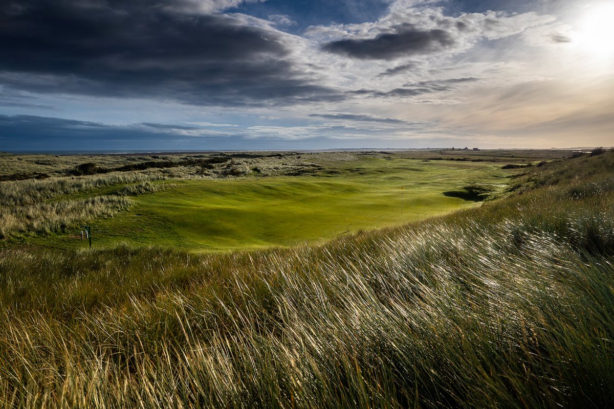 Golf writer Richard Pennell recently made the trek north from his home in Surrey to Goswick Golf Club to experience the best of winter golf. Spoiler alert: In the spirit of Valentine's Day, he 'fell deeply in love'. We know, and share, the feeling. tinyurl.com/yxep5hct