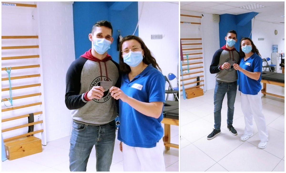 centroamerguin's tweet photo. ‼ 𝐄𝐧𝐡𝐨𝐫𝐚𝐛𝐮𝐞𝐧𝐚 a nuestro paciente 3⃣0⃣.0⃣0⃣0⃣ ‼

🤝Rosalía, su fisioterapeuta de confianza, le hace entrega en nuestro #Centrodefisioterapia de Sar del bono para disfrutar de sus sesiones de fisioterapia gratuitas ‼ 🤝

🤩🎁¡Disfrútalo Álvaro!🎁🤩 https://t.co/Ash9F77MK2