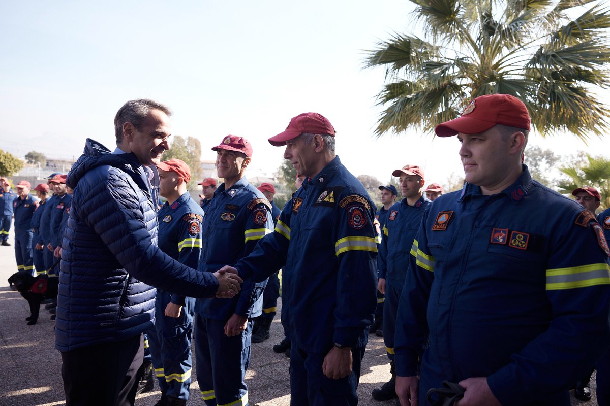 PrimeministerGR's tweet photo. Ένα μεγάλο ευχαριστώ στα στελέχη της ΕΜΑΚ και του ΕΚΑΒ για τη σπουδαία αποστολή που επιτελούν διαχρονικά. Η συγκινητική τους βοήθεια στον καταστροφικό σεισμό στην Τουρκία ήταν ένα ισχυρό μήνυμα αλληλεγγύης μεταξύ των λαών μας.

Μας κάνατε πολύ υπερήφανους. https://t.co/sgEHzES1SR https://t.co/BX9Uyy1C2w