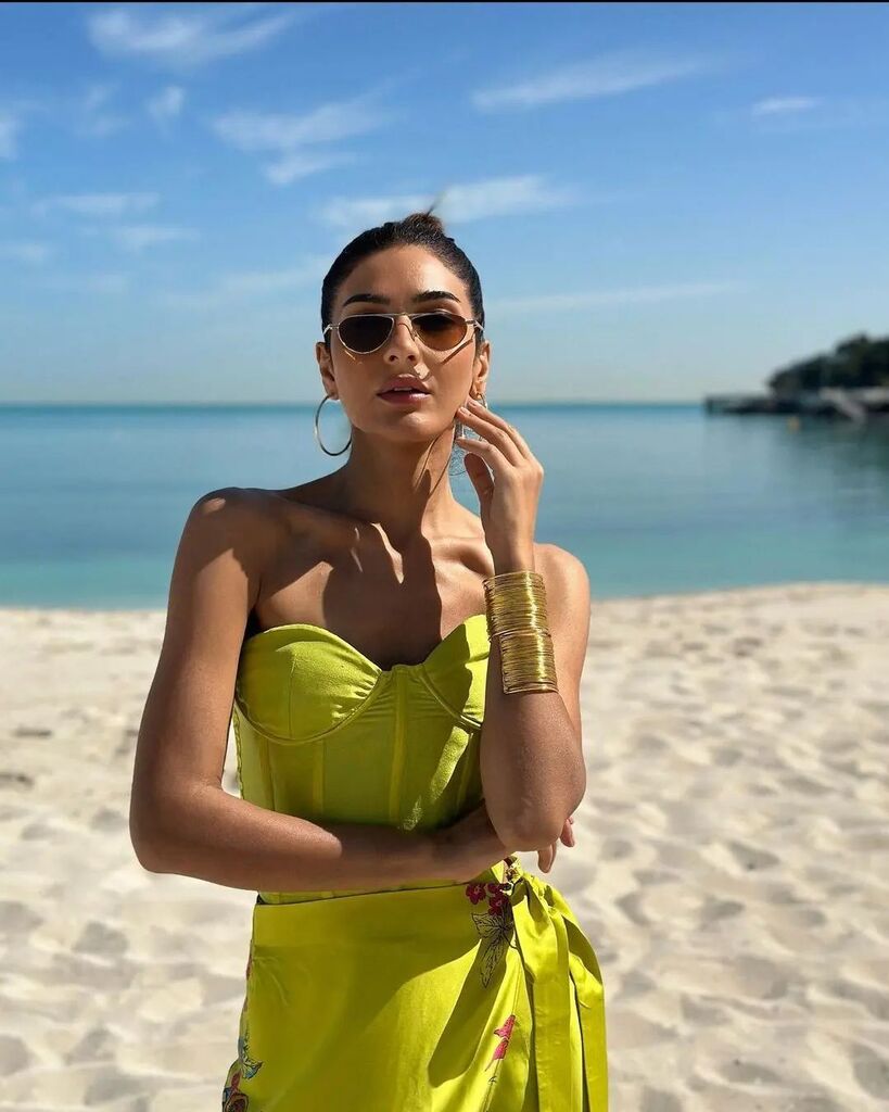 Sunkissed and beach-ready! ☀️🌊 Pakistani actress Kiran Malik looks absolutely stunning in this picture from her Abu Dhabi vacation, rocking a beautiful beach dress and soaking up some much-needed sun and fun. 🏖️💕 

#KiranMalik #Actress #PakistaniCelebrities #BeachVibes #Vaca…