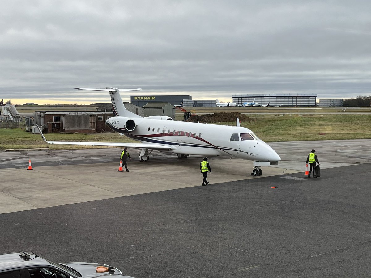 Early morning start and a visit to @InfliteJet for our first departure of the day 🛩️ @Luxaviation 

#aviation #corporatejet #privatejet #bizjet @embraer #Legacy600