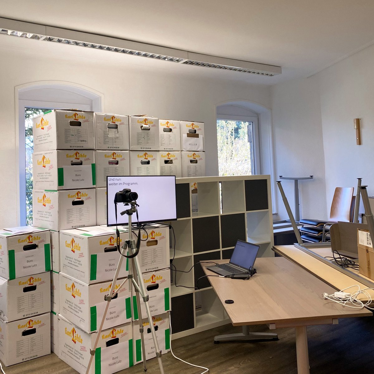 🎥 #BehindtheScenes haben wir tatkräftig zwischen Umzugkartons für Dich gearbeitet. Hier ein kleiner Ausschnitt. 

#codewaregmbh #databasepublishing #webinar #event #business #onlinepublischingday