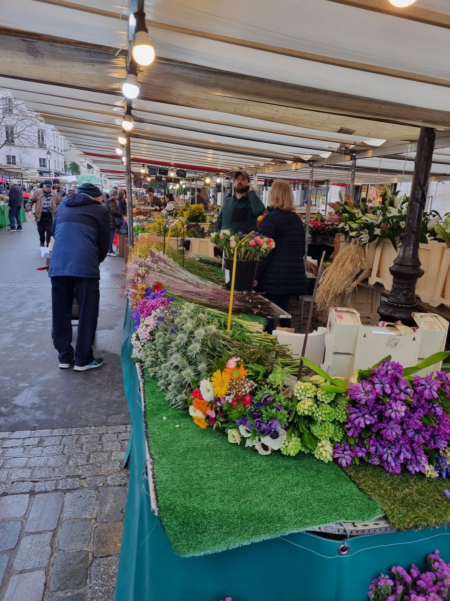 Au marché d'Aligre. Interesting tour, sites and smells. 
#BrechinParis23 
<a href="/BrechinLanguage/">@BrechinLanguages</a> @BrechinEnglish <a href="/BrechinHigh1/">Brechin High School</a>