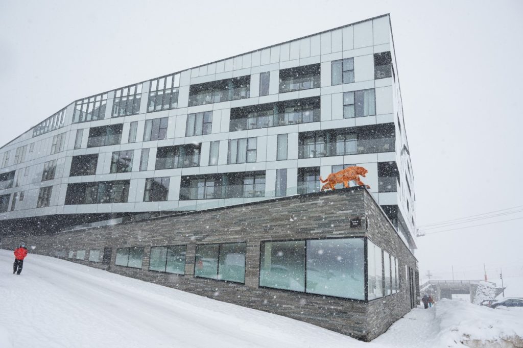 TheBespokeBook's tweet photo. Editor @Adam_Attew visits the 5 star Hotel VoulezVous a modern and funky hotel designed to change the face of @TignesOfficiel https://t.co/EynABRwS0J #Tignes #France #Alps #escapekilly #mountain #ski #snow #winter #Valdisere https://t.co/UA6z8lAUxR
