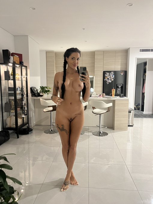 👧🏽 https://t.co/cCafybNZPl