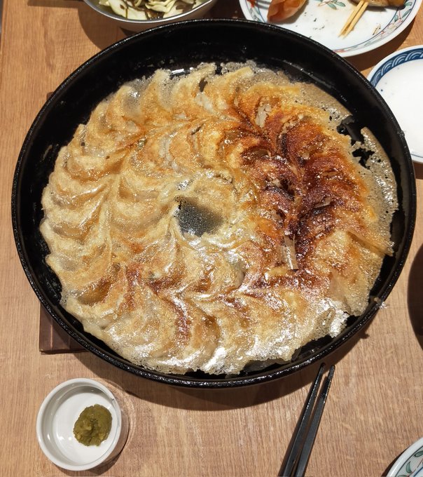 人の金(タダ券)で食う鉄鍋餃子は旨いか?w 