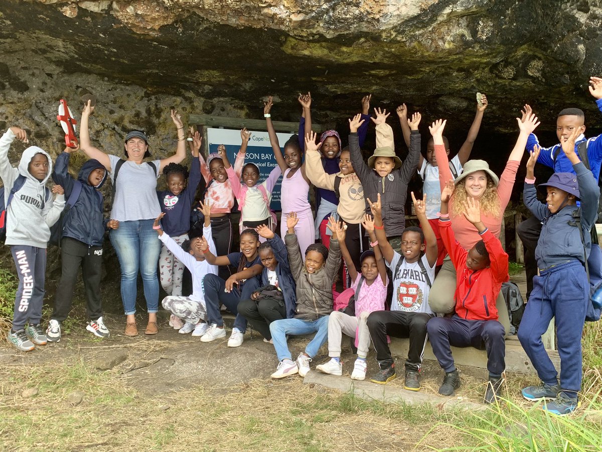 Fun morning of nature-inspired learning as Bahia Formosa students explored “How can we find about our past?” What better place to do that than #robberg with Nelson Bay Cave, middens & Sao Goncalo shipwreck as local resources. @CapeNature1 @HarmonyOrgUK @natureforall #lovenature