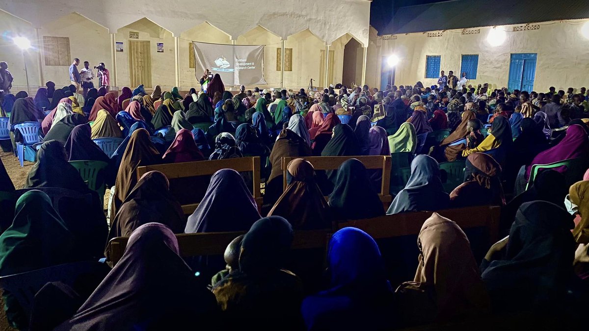 PECPuntland's tweet photo. TPEC and PDRC jointly organized a voter registration awareness event in #Jalam, #Buurtinle District last night.
Officials answered queries on registration requirements as attendees from diverse community sections participated.
#civicengagement #voterregistration
#PLGE2023 #1P1V https://t.co/00fPRzZ4qK