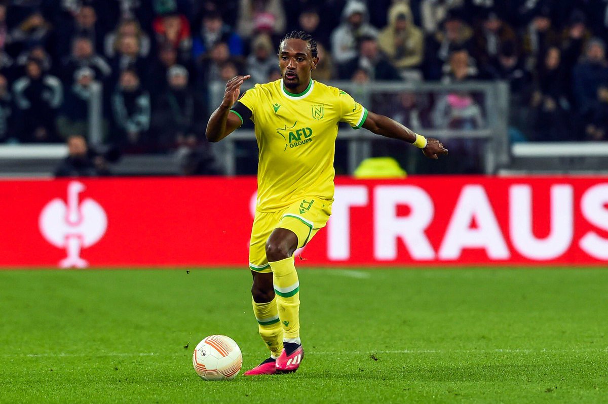 S_Moutoussamy's tweet photo. LE MENTAL 👉🏾🧠👈🏾

Pensées pour la Brigade Loire et merci à tous les supporters pour le soutien, rendez-vous au retour 🔰

#SM8 #UEL #JUVFCN https://t.co/LsQe0RKWMk