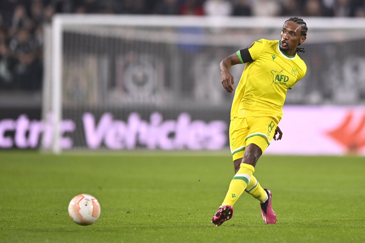 S_Moutoussamy's tweet photo. LE MENTAL 👉🏾🧠👈🏾

Pensées pour la Brigade Loire et merci à tous les supporters pour le soutien, rendez-vous au retour 🔰

#SM8 #UEL #JUVFCN https://t.co/LsQe0RKWMk