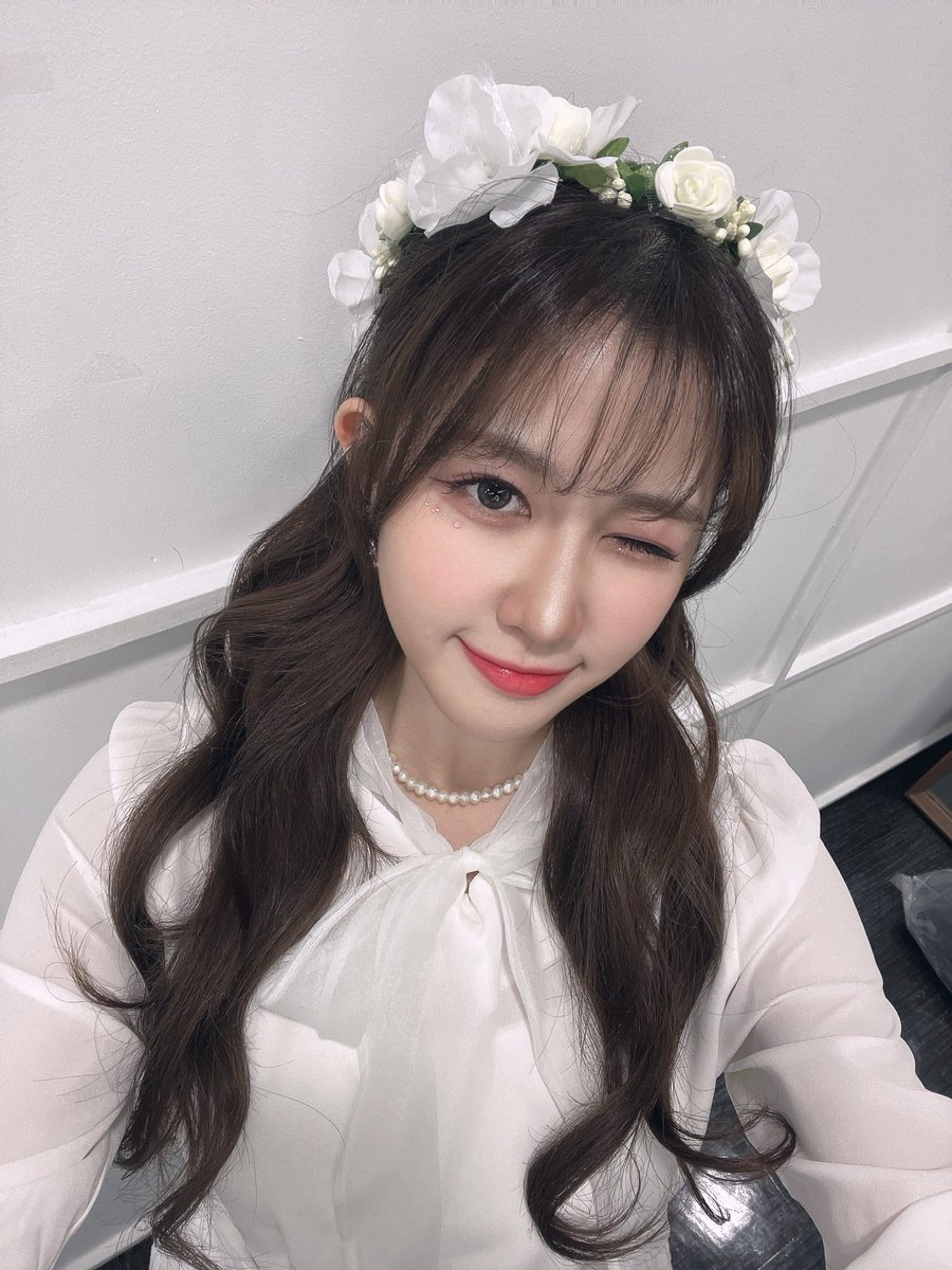 ILY1_MEMBERS's tweet photo. #아라 
 아라 일본 오기전에 생일광고😍
다녀왔었눈데🍀🫶🏻
늦게라도 올립니당ㅎ헤헤헿🎁
감사해용 온리원💖🌸🐰👑💗
#토끼 #우사기 #해피아라탄신일 #온리원 #아일리원 https://t.co/UtgAUbYUBw