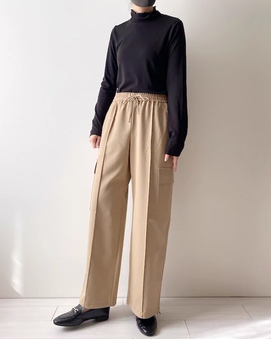 【GU新作】体型カバーの天才…!脚が長く見える「楽ちんパンツ」ゆったりシルエットがオシャレなの!の「カーゴワイドパンツ」は、ゆったりシルエットで楽にはけるのが魅力。裾を絞ってジョガーパンツとしても使えるので、これ1つで色々な着こなしが楽しめます! 
