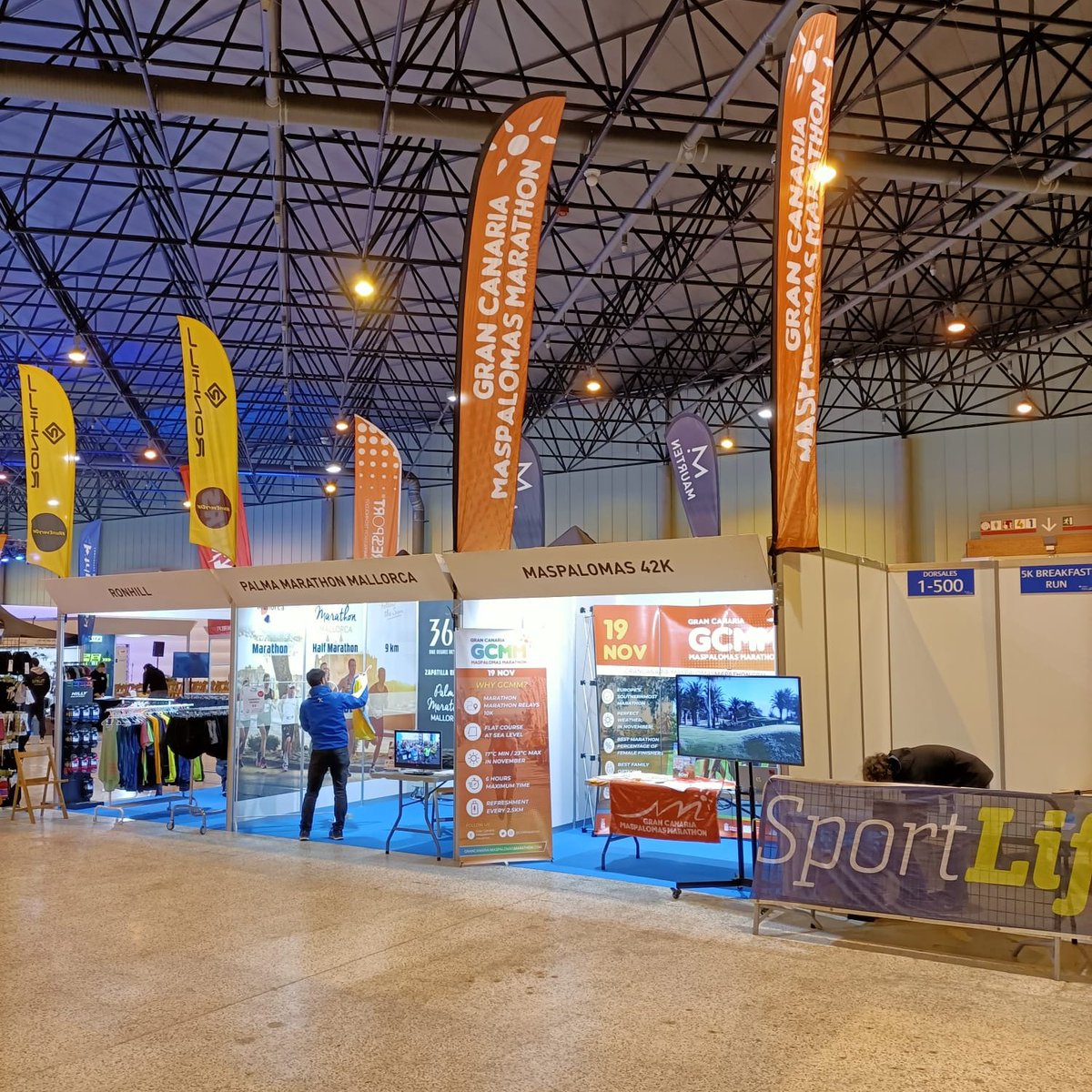 GCMMarathon's tweet photo. Ya estamos en acción en Sevilla.
En la Feria del Corredor, justo al lado de la entrega de camisetas y dorsales, está el stand del Gran Canaria Maspalomas Marathon 2023 (#gcmmarathon). https://t.co/z6iRoy6mT1